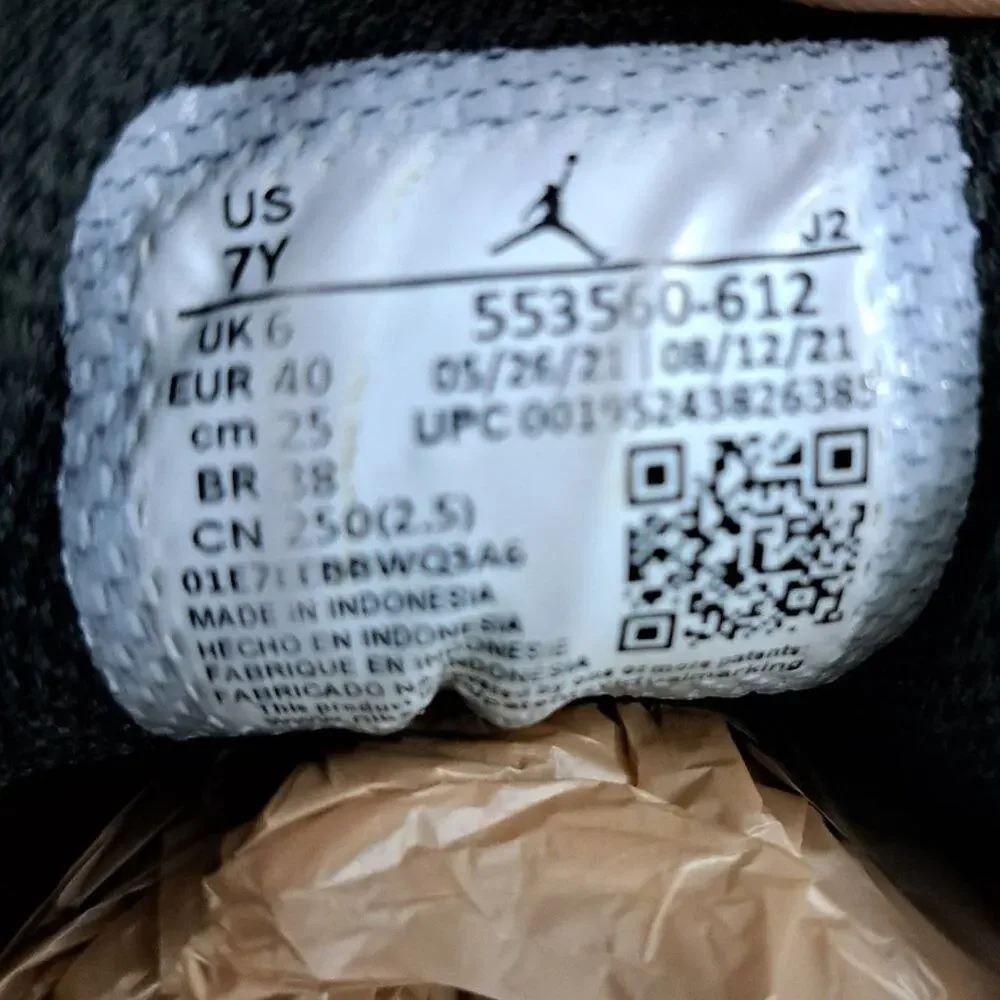 %2021 Nike Air Jordan 1 Low GS - Bred Toe Size 7Y / AJ10